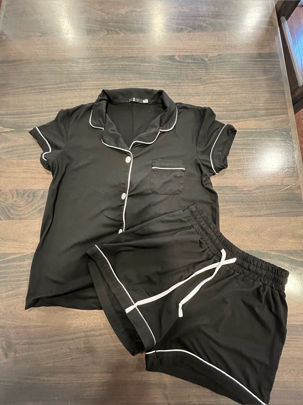 Tart Intimates Pajamas Set
Size: Small
Color: Black with White detailing